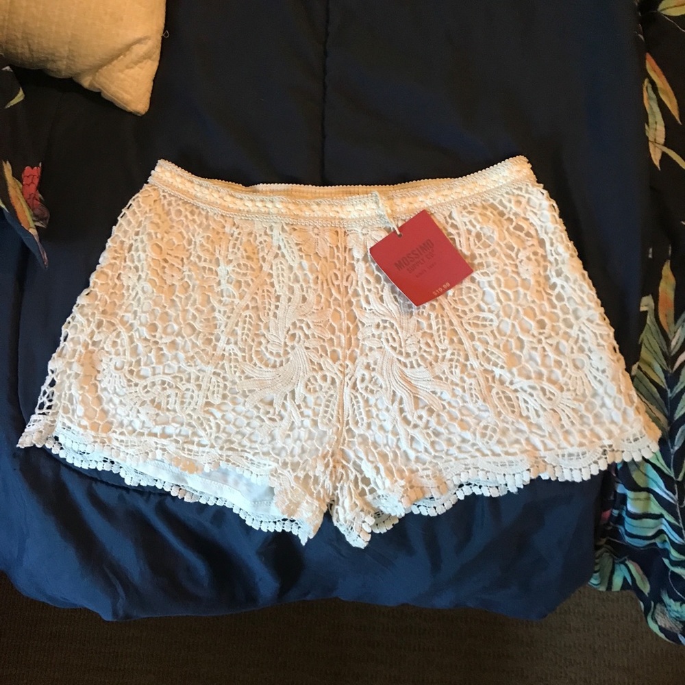 lace elastic band shorts in cream